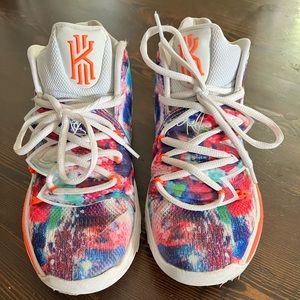 Size 4Y Kyrie 5 Neon Blends great condition!